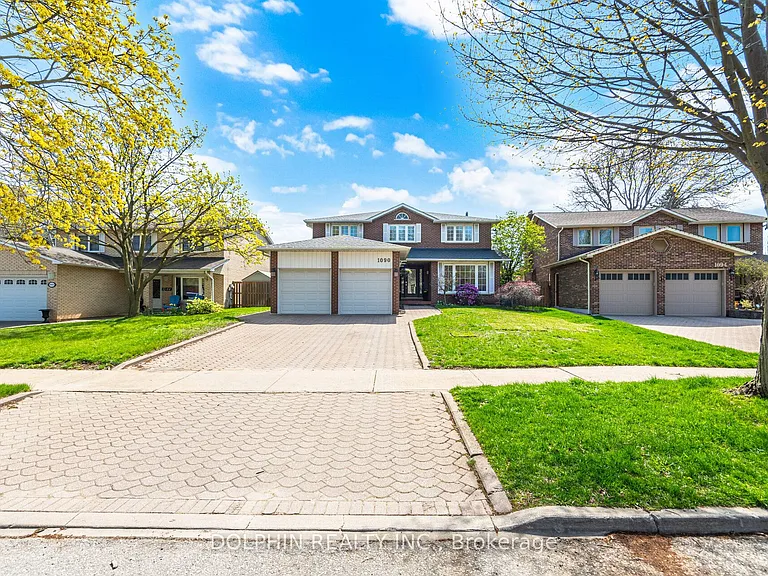 1090 Vanier Dr — Photo 2