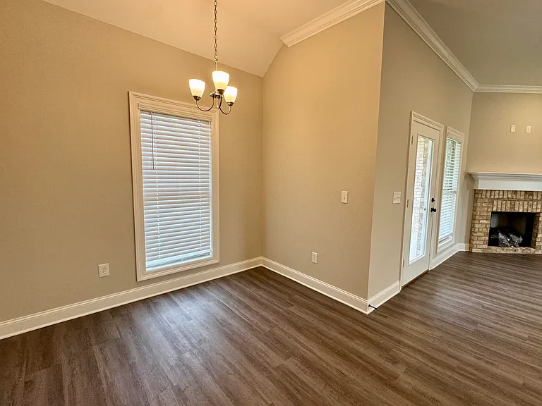 706 Kathleen Way — Photo 7