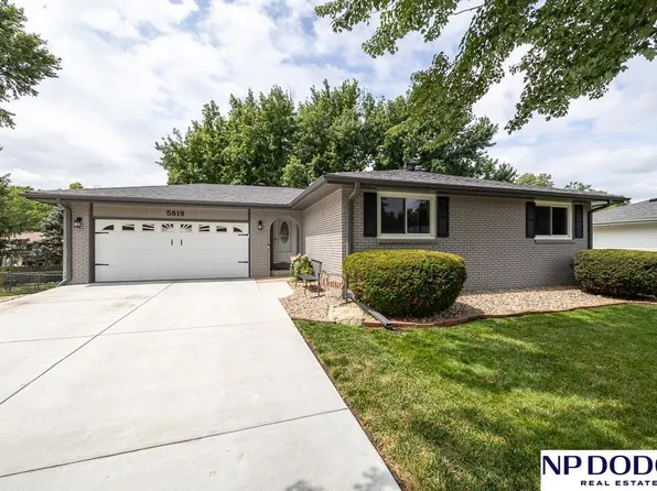 5819 Skylark Ln, Lincoln, NE 68516