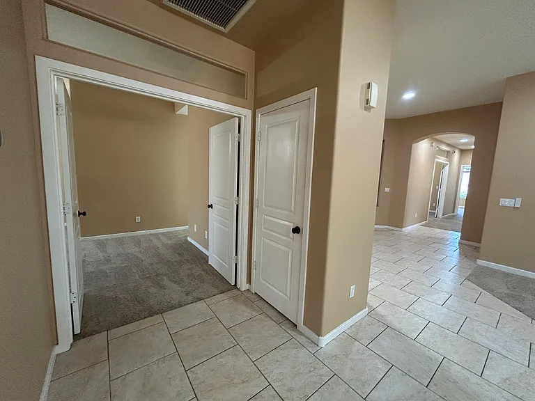 2041 E Fawn Dr — Photo 10