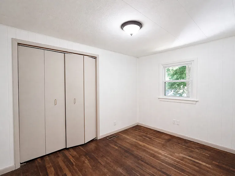1042 Floral Ct — Photo 24