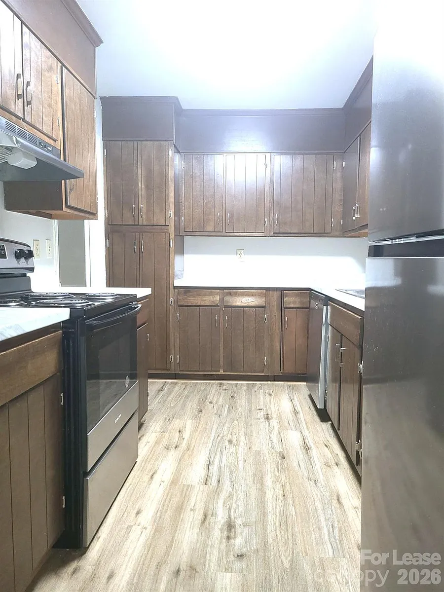 Building Photo - 2141 Selwyn Ave #104