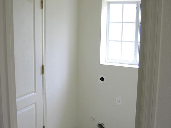 4th image of 2028 Gloria Cir NE