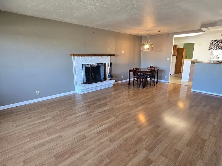 712 SW 4th St — Photo 2