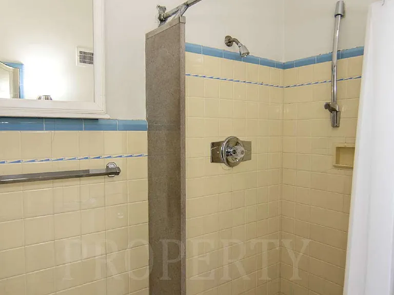 1110 W 5th St — Photo 36