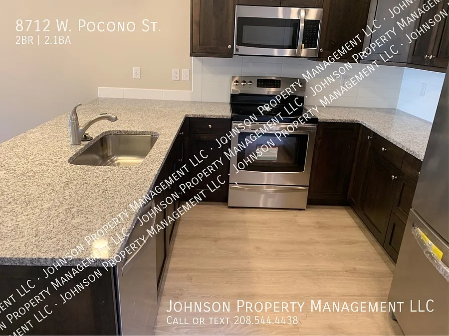 Stylish Garden City Townhome with Modern Amenities and Two Masters! — Photo 4