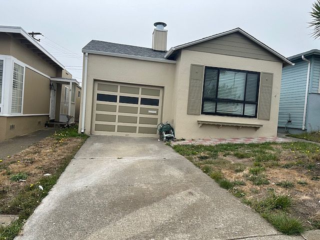 1st image of 4 Huntington Dr
