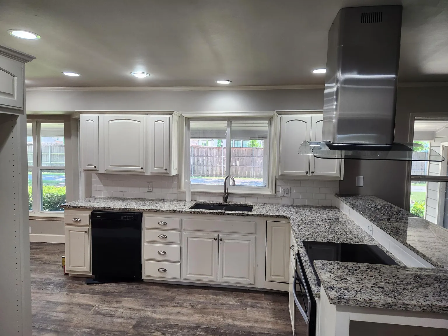 3 bed, 2400 sqft, $2,000 — Photo 2