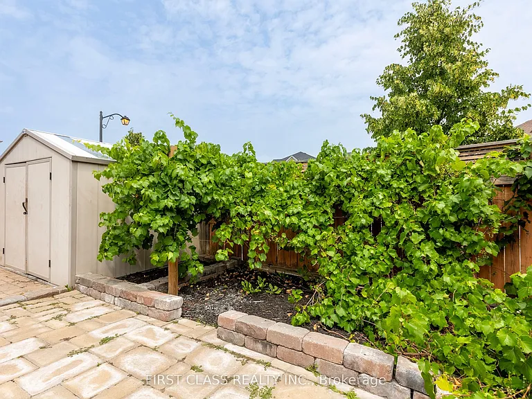 802 Yates Dr — Photo 12
