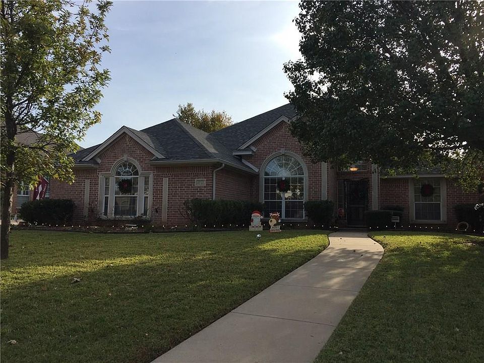 1st image of 7 Fair Green Dr