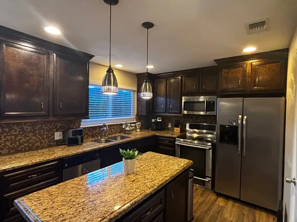 1831 Sherwood Forest St APT 28, Houston, TX 77043
