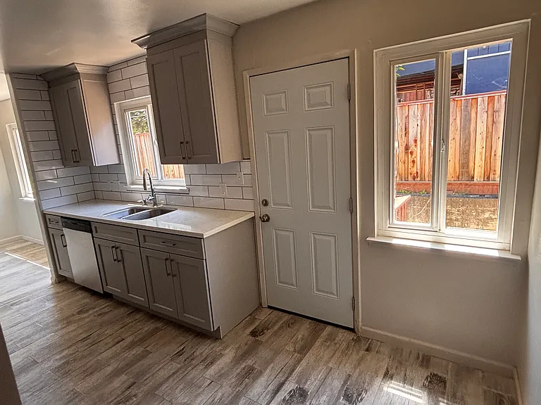 1115 Sereno Dr — Photo 16