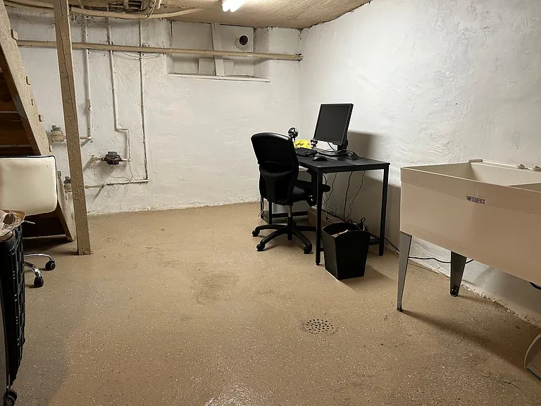 Basement for storage - Home Gym - Office space -