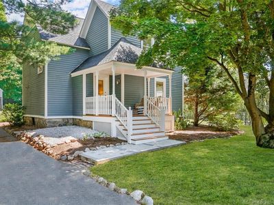 93 Holmes Ave, Darien, CT, 06820