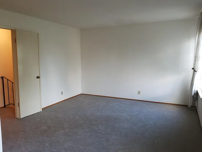6385 Vicanna Dr — Photo 11