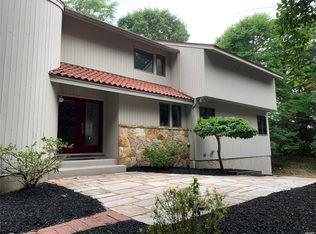 10 Holly Ln, Setauket, NY 11733