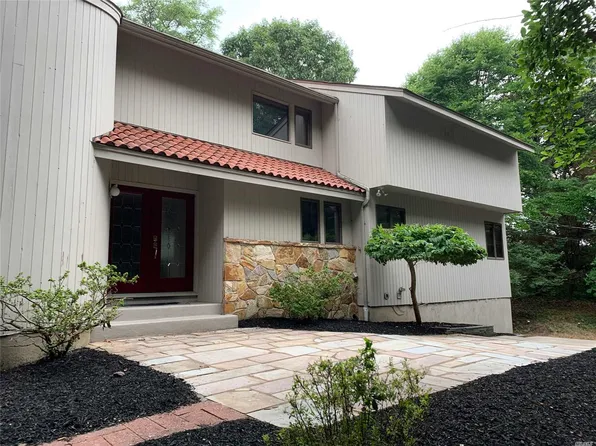 10 Holly Ln, Setauket, NY 11733