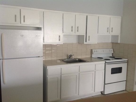 3rd image of 1400 NE 111th St APT 4A