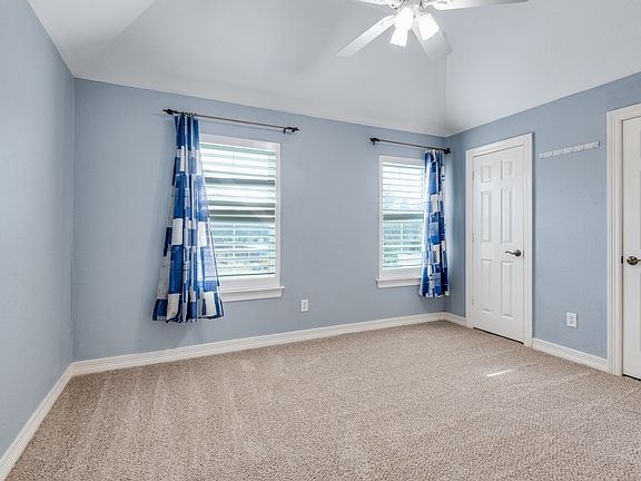 5th image of 702 E Peninsula Dr