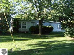 128 W 4th St, Elk Rapids, MI 49629