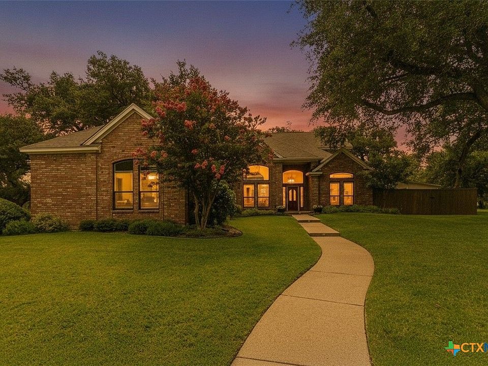 1st image of 117 Twelve Oaks Dr