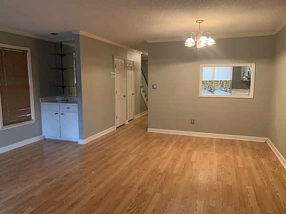 3rd image of 3 Somersett Dr
