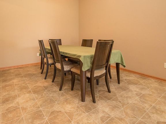 4th image of 7156 Parkside Ln
