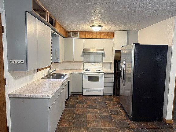 4th image of 309 N Stark St