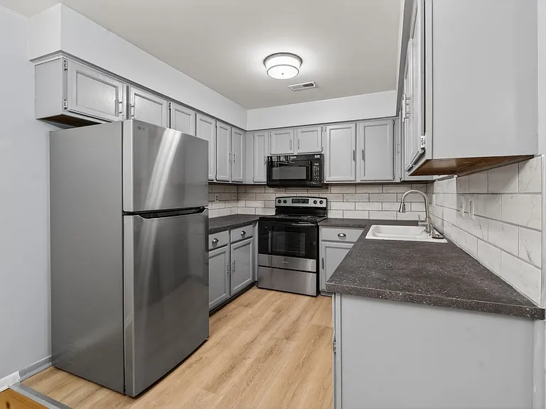 10228 Nancys Blvd — Photo 2