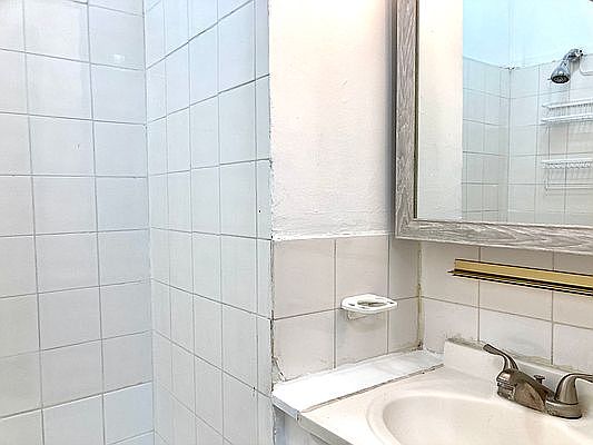4th image of 129 Boerum St APT 2L