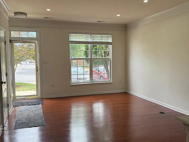 13129 Park Crescent Cir — Photo 3