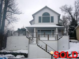31546 S Lake Shore Dr, Dowagiac, MI 49047