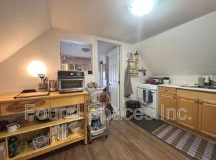 518 Cannon St E UNIT 3, Hamilton, ON L8L2E8