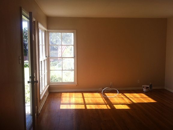 5th image of 2310 Montana Ave APT B