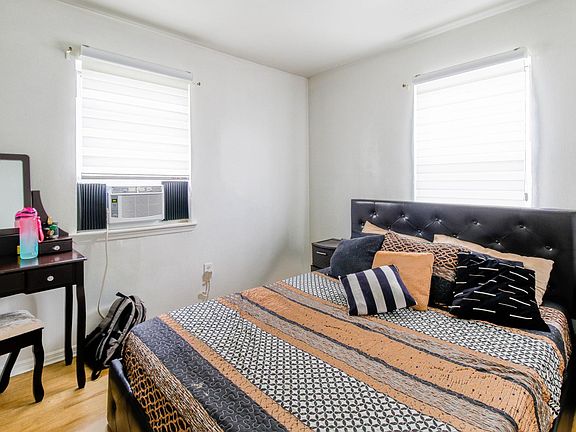 5th image of 563 Beach 72nd St #A