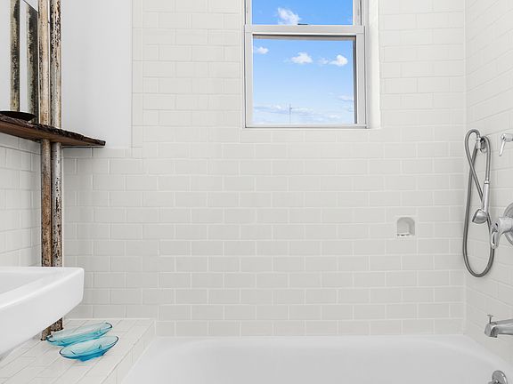 5th image of 55 Saint Marks Pl APT 11