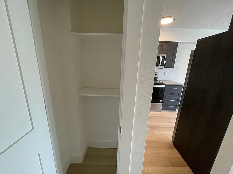 The Courtcrest Apartments — Photo 13