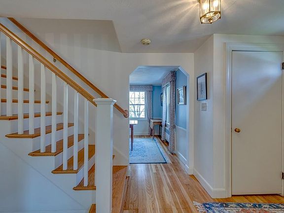 4th image of 12 Longfellow Rd