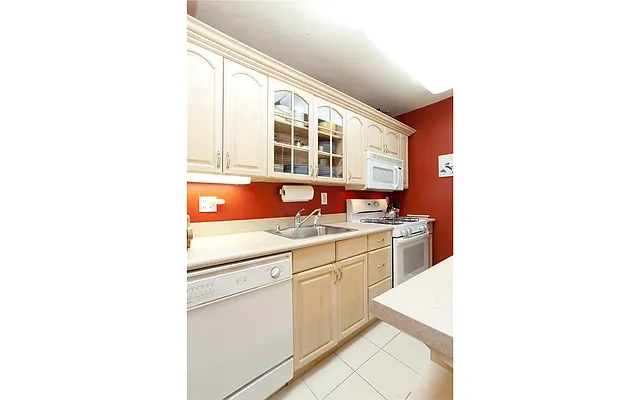 Sold by Douglas Elliman | media 14