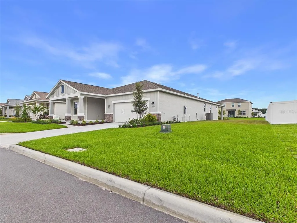 4 bed, 3.0 bath, 2671 sqft, $3,200 — Photo 2
