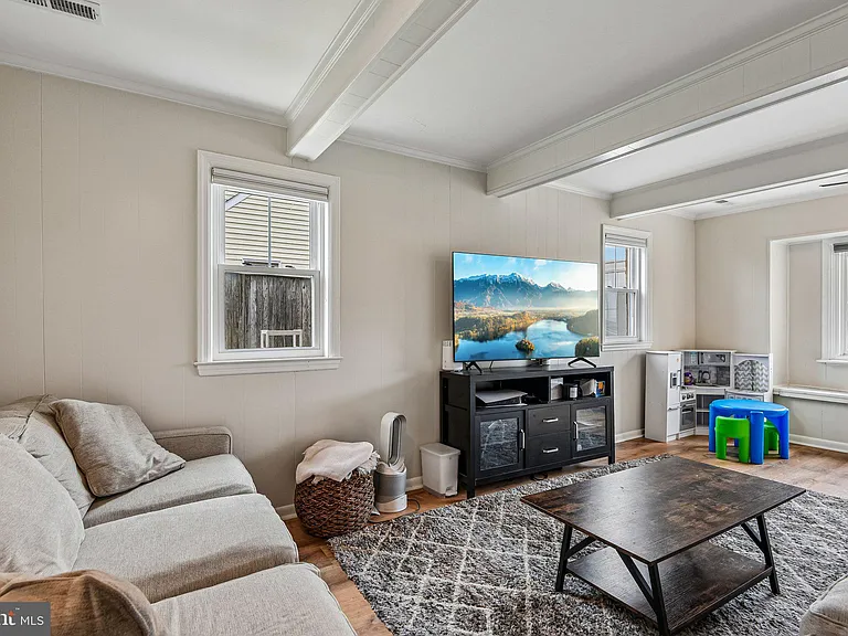 105 Dinsmore Ave — Photo 8