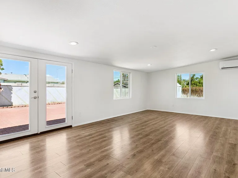 7344 E Polk St — Photo 12