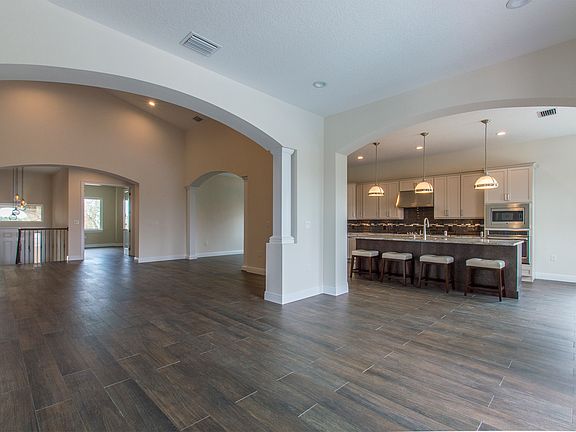 5th image of 16 Bayfront Ct S