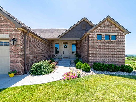 2nd image of 1101 Lochenshire Cir