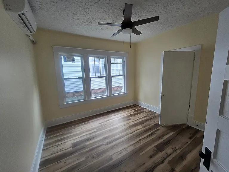 724 Temple Ave — Photo 10