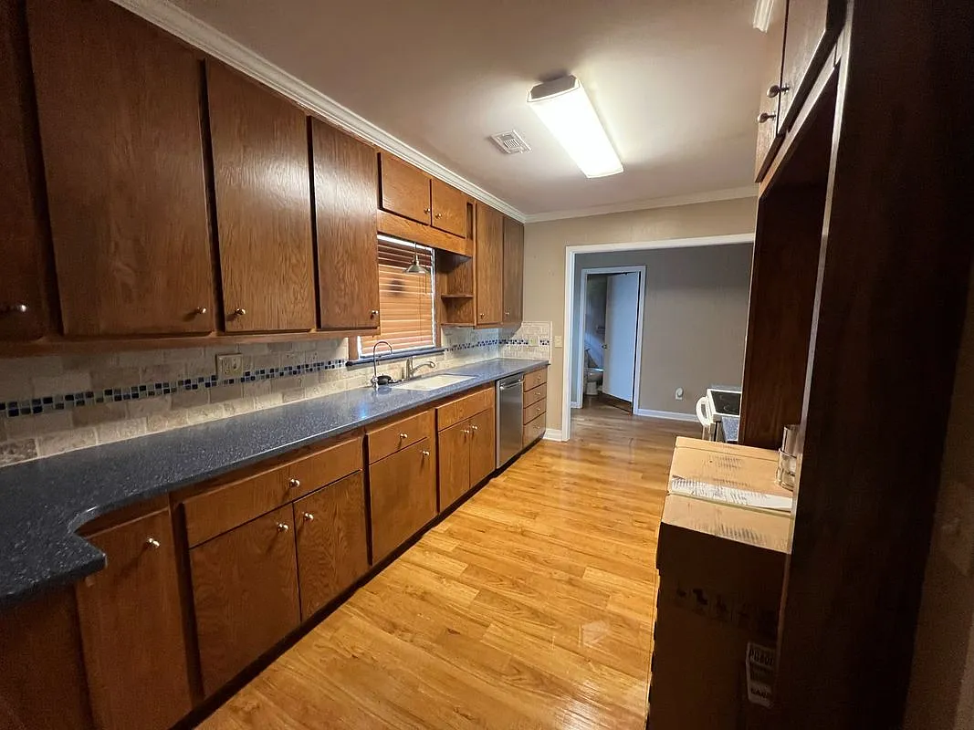 3 bed, 2.0 bath, 1456 sqft, $1,200 — Photo 3