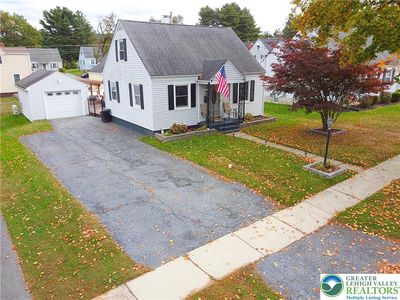 457 Maple Rd, Hellertown, PA, 18055