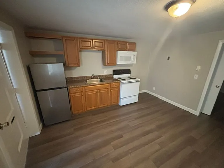 1717 Riverdale St — Photo 2