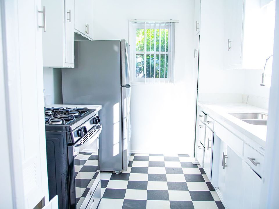 1st image of 5318 Radford Ave APT 5
