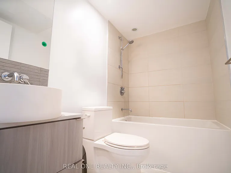161 Roehampton Ave #318 — Photo 6